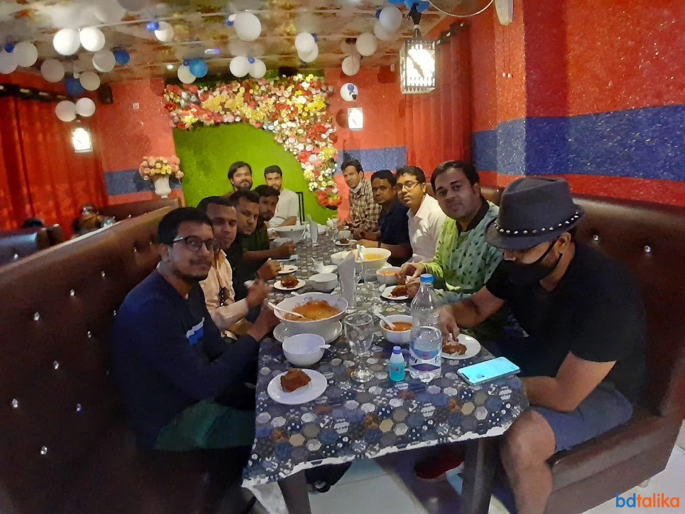 Wait & See Restaurant in...