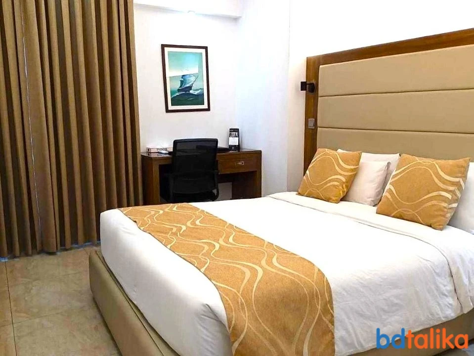 Deluxe Queen Room